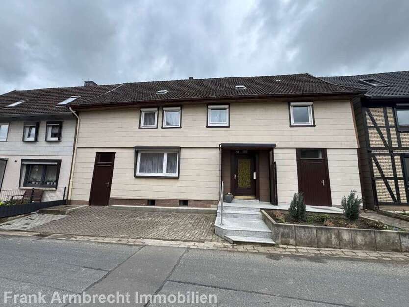 Haus zum Kaufen in Bad Gandersheim 56.000 € 148 m²