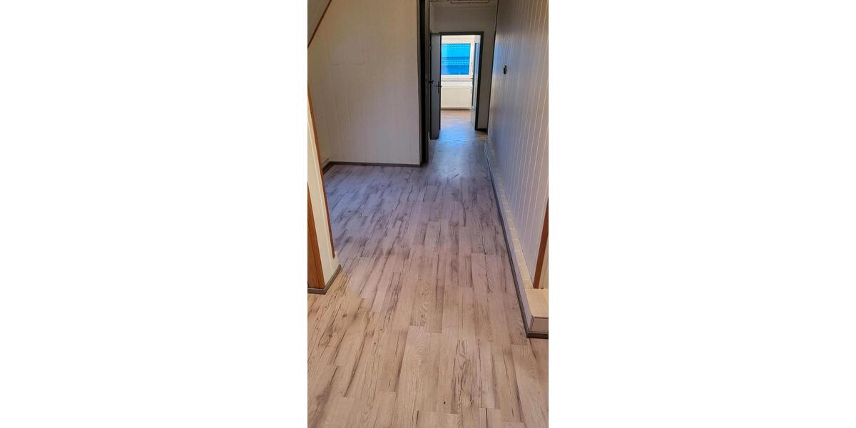 Einfamilienhaus Hillerse - 8 Zimmer, 220 m&sup2;, 1.500&euro; | Angebot:26225554