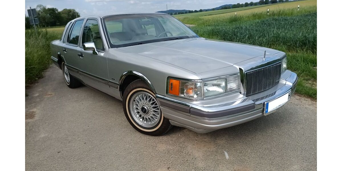 Lincoln Town Car 228.500 km 12.250 &euro; Hahausen 38729
