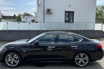 INFINITI M30