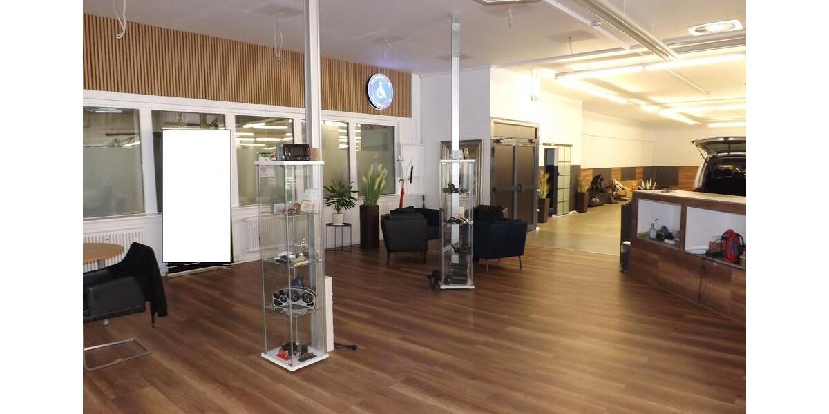 Top AutohausGewerbefläche ca. 1.000 m² + optional 2.185 m² HallenWerkstattfläche in guter Lage von Salzgitter-Bad zimmer