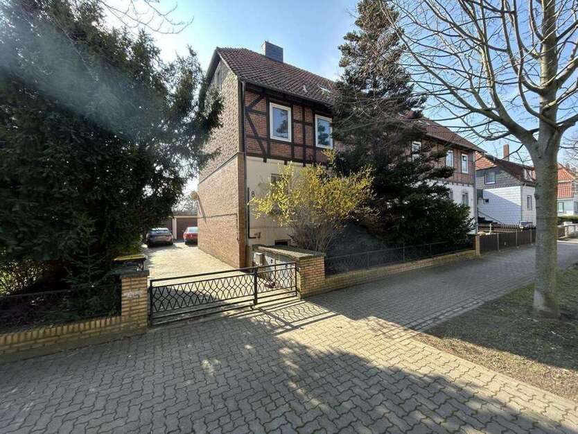 Haus zum Kaufen in Schladen 109.000 € 290 m²