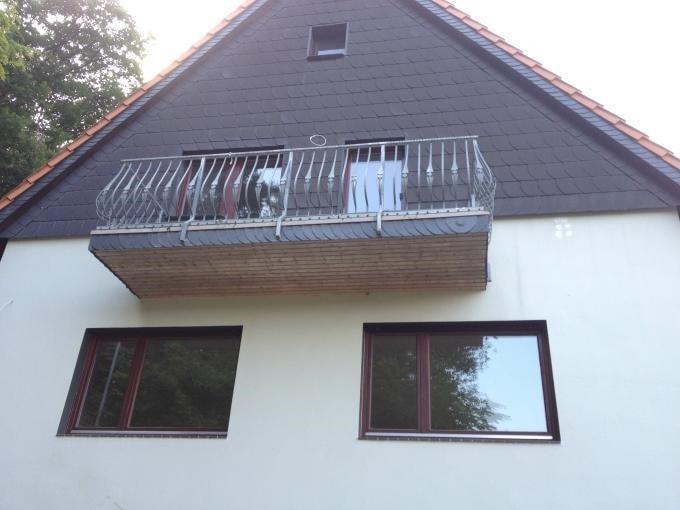 Für zwei Generationen geeignet! Ruhige Lage! Für Naturfreunde! Mit Garage und Garten!