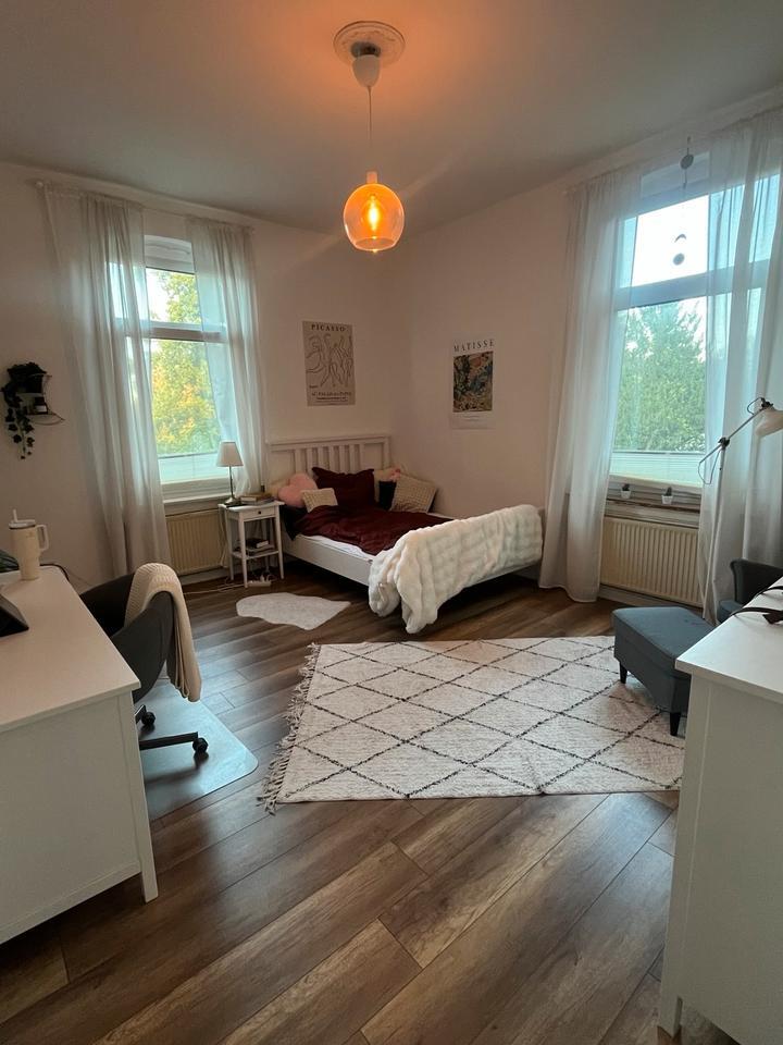 ANFRAGESTOP! Große, besondere 8-Zimmer-Wohnung im Herrenhaus