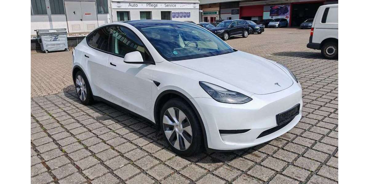 Tesla Model Y 139.398 km 27.970 &euro; Braunschweig 38112