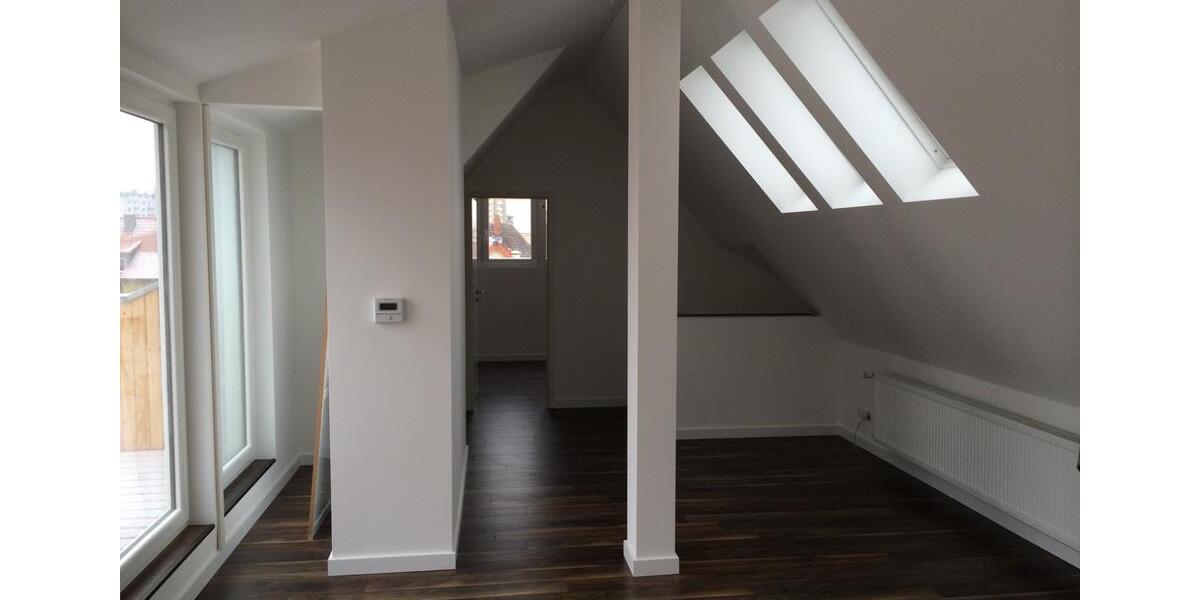 Helle 2,5Zi DG-Whg mit Blick über den Dächern der Stadt v. Privat 2.5 zimmer