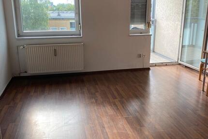 Helle 3 Zimmer Wohnung mit Balkon