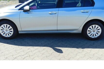 VW Golf VIII 1.5 TSI Navi Klima 6.700 km 21.690 € Vordorf 38533