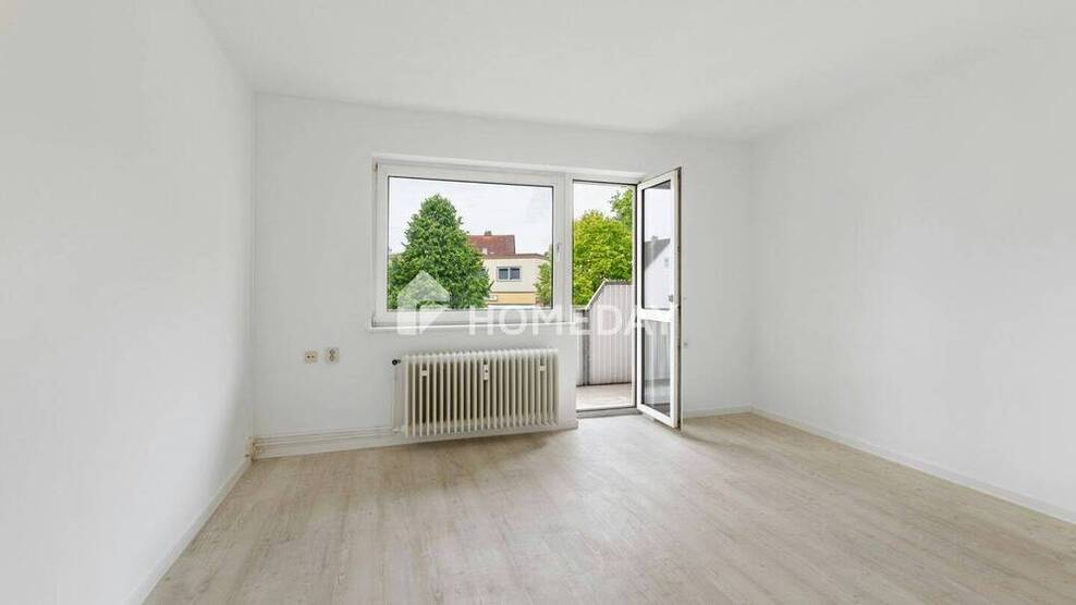 Bezugsfreie und neu sanierte 3-Zimmer-Wohnung mit überdachtem Balkon in ruhiger Lage