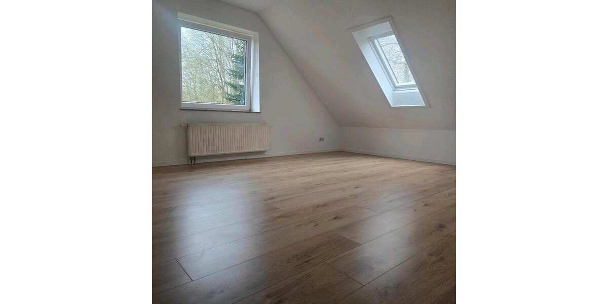 Dachgeschoßwohnung Edemissen - 3 Zimmer, 65 m&sup2;, 950&euro; | Angebot:26039669