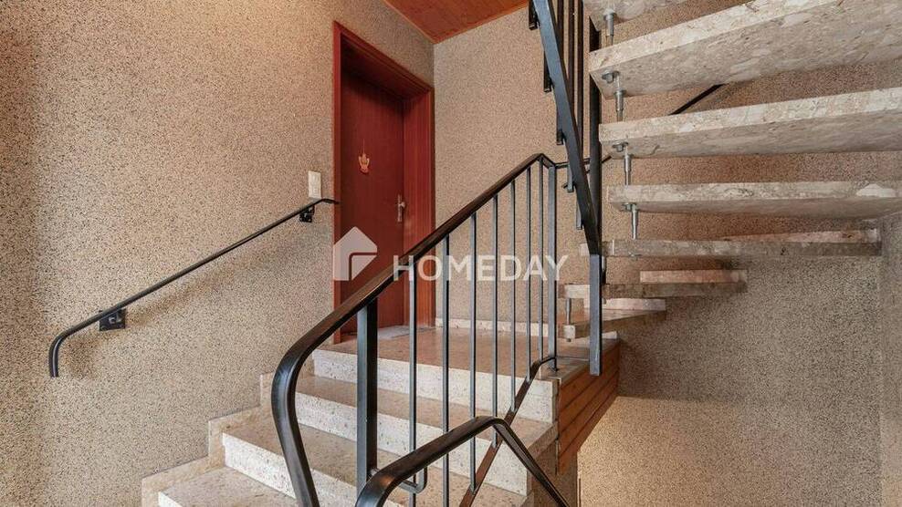 Attraktive 3-Zimmer-Erdgeschoßwohnung - solide vermietet mit Loggia, Garage und Gartennutzung