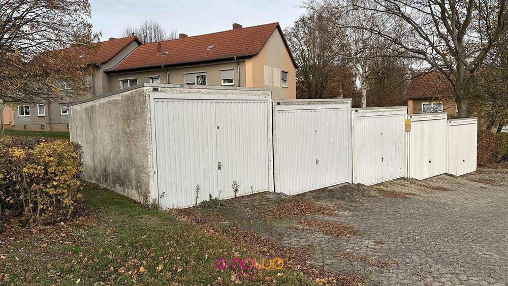 Modernisierte Erdgeschoss-Eigentumswohnung mit Balkon, Einbauküche und Garage in Salzgitter-Thiede 3 zimmer