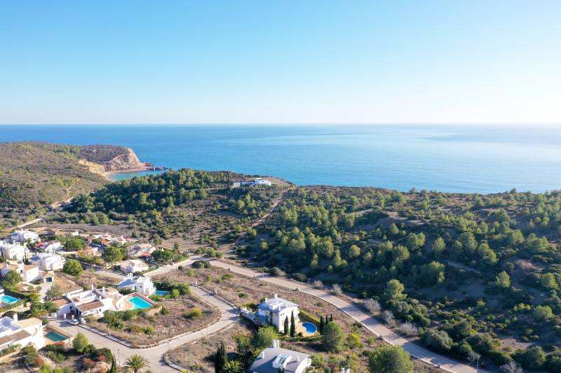 Grundstück zu verkaufen in 4 212.800 € 850 m²