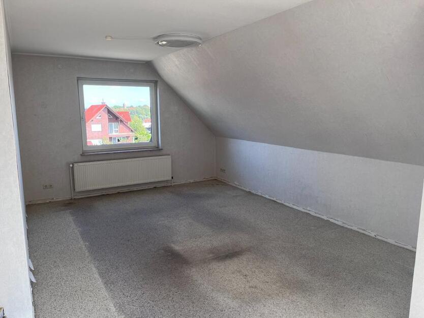 Preiswerte 2-Raum-DG-Wohnung mit BalkonEinbauküche in Vienenburg