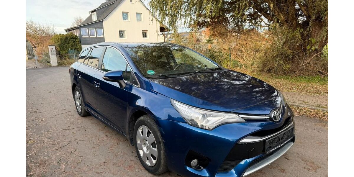 Toyota Avensis 118.000 km 10.900 € Braunschweig 38112