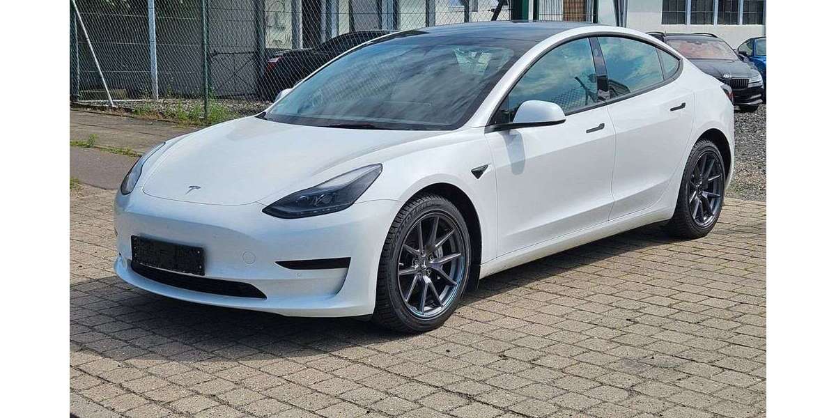 Tesla Model 3 106.589 km 25.940 &euro; Braunschweig 38112