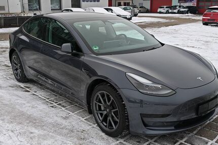 Tesla Model 3 21.448 km 27.870 &euro; Braunschweig 38112