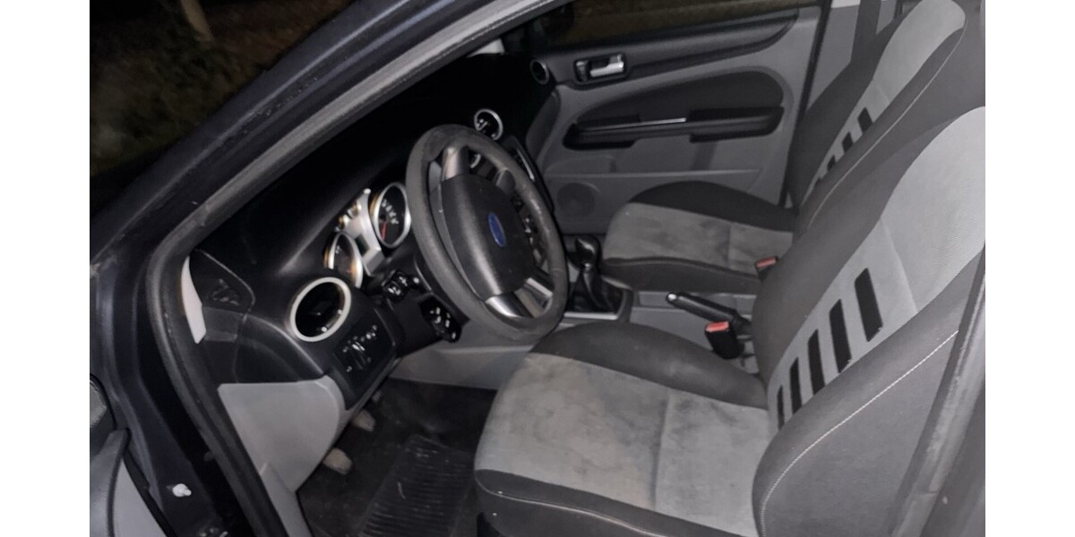 Ford Focus 180.000 km 2.000 &euro; Peine 31224