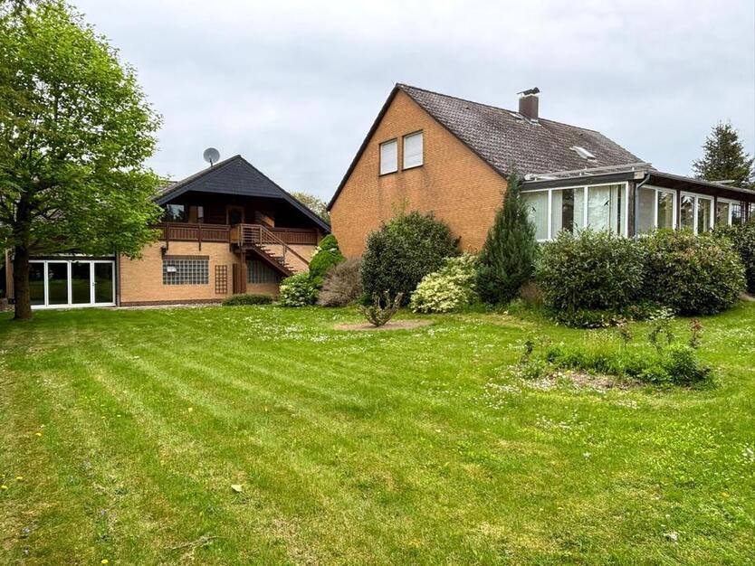 Einfamilienhaus mit EinliegerWohnung und Werkstätten
