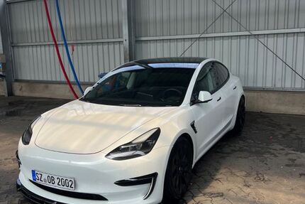 Tesla Model 3 117.500 km 22.700 &euro; Salzgitter 38226