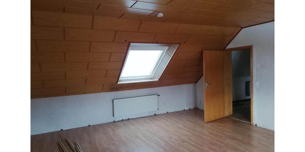 Dachgeschoßwohnung Salzgitter Ortschaft Südost - 5 Zimmer, 118 m&sup2;, 710&euro; | Angebot:25831587