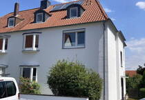 Von privat: Doppelhaushälfte mit 2 Wohnungen, offene Garage und Garten
