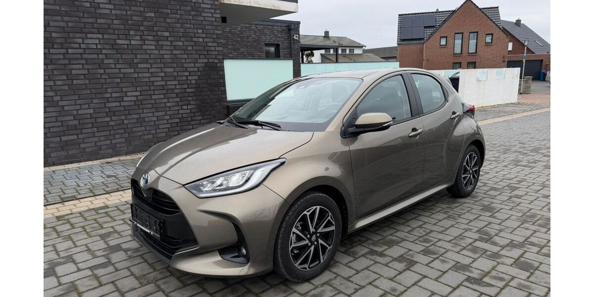 Toyota Yaris 3.400 km 18.200 € Braunschweig 38112