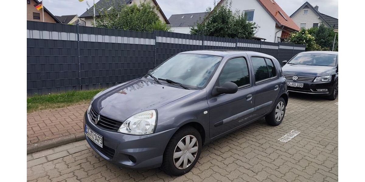 Renault Clio 171.000 km 2.400 &euro; Salzgitter 38228