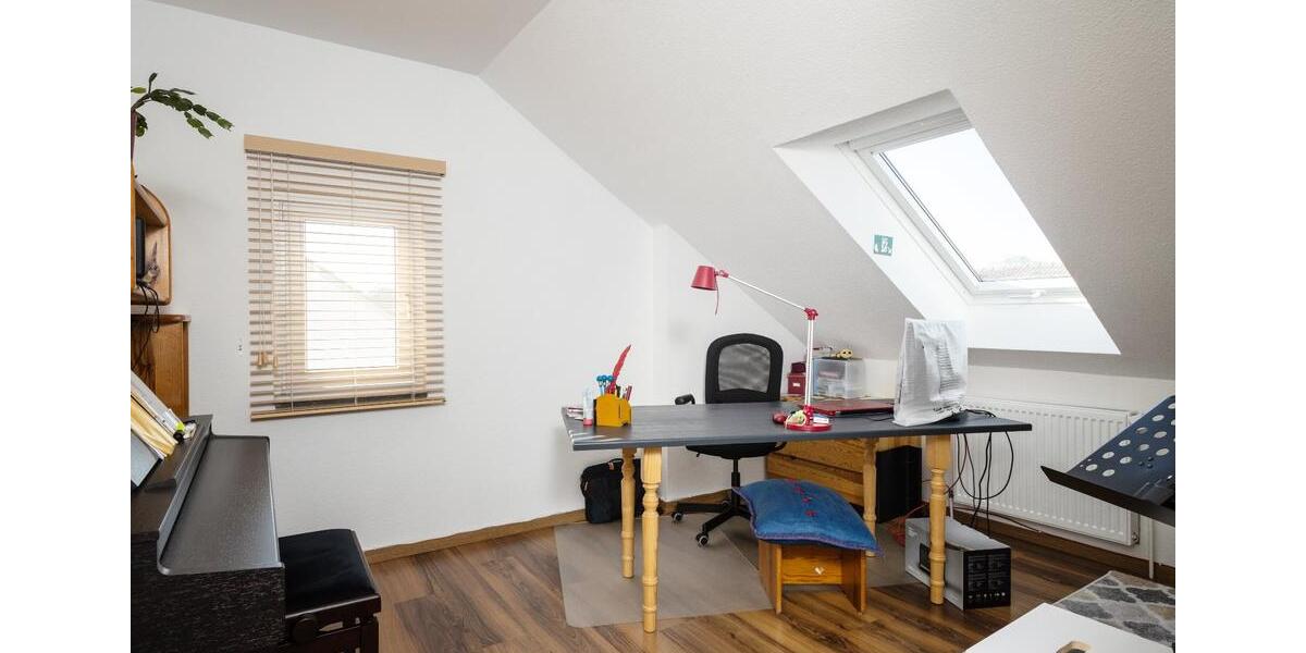 Dachgeschoßwohnung Braunschweig Westliches Ringgebiet - 5 Zimmer, 120 m&sup2;, 380.000&euro; | Angebot:27192024