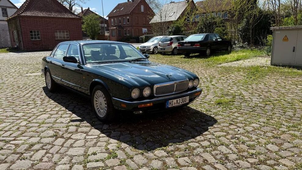 XJ12
