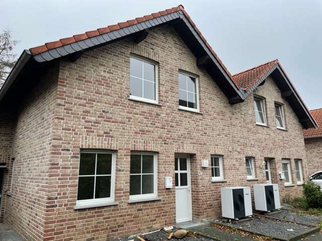Haus zum Mieten in Übach-Palenberg 628,32 € 115.5 m²