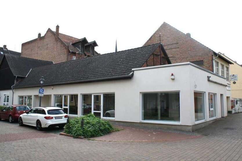 Einzelhandel in Peine 1.840 € 230 m²