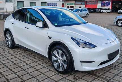 Tesla Model Y 15.315 km 41.970 € Braunschweig 38112