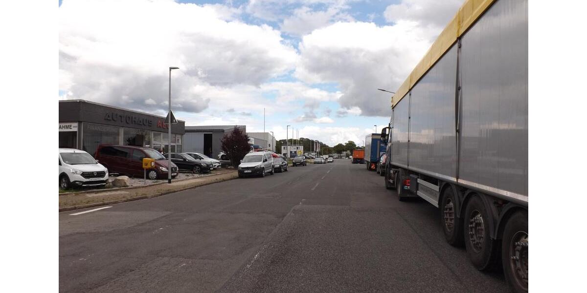 Autohaus,Autovermietung,Gewerbeimmobilie m. Werkstatt,Halle,Außengelände in SZ-Bad zimmer
