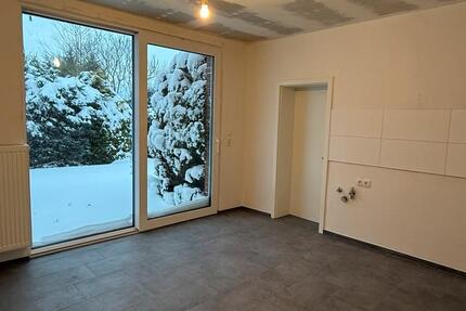 EG Wohnung mit großem Garten in Zwei-Parteien Haus 2.5 zimmer