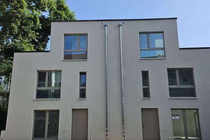 Haus zum Mieten in Leipzig 1.664 € 105.28 m²
