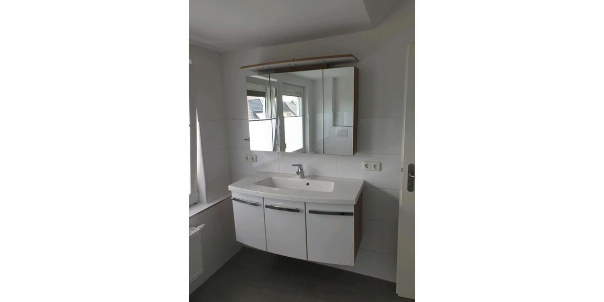 Helle, großzügige 4-Zimmer-Wohnung in Seenähe. zimmer