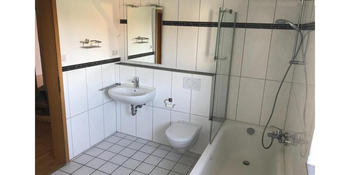 Dachgeschoßwohnung Hildesheim - 3 Zimmer, 102 m&sup2;, 775&euro; | Angebot:24890469