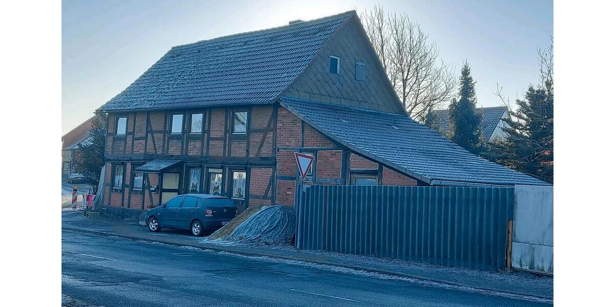 Einfamilienhaus Salzgitter Ortschaft Südost - 7 Zimmer, 180 m&sup2;, 135.000&euro; | Angebot:26635177