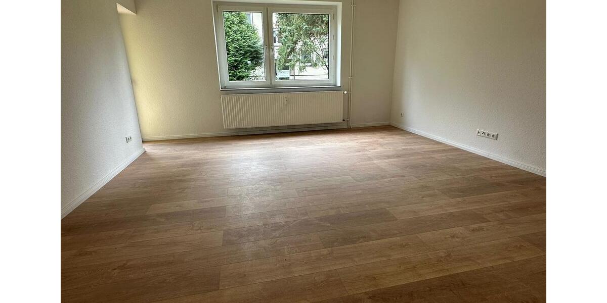 Wir haben für Sie saniert. Wohnung mit Balkon und Blick ins Grüne. 3 zimmer