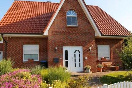 Haus Lengede - 8 Zimmer, 250 m&sup2;, 650.000&euro; | Angebot:27280852
