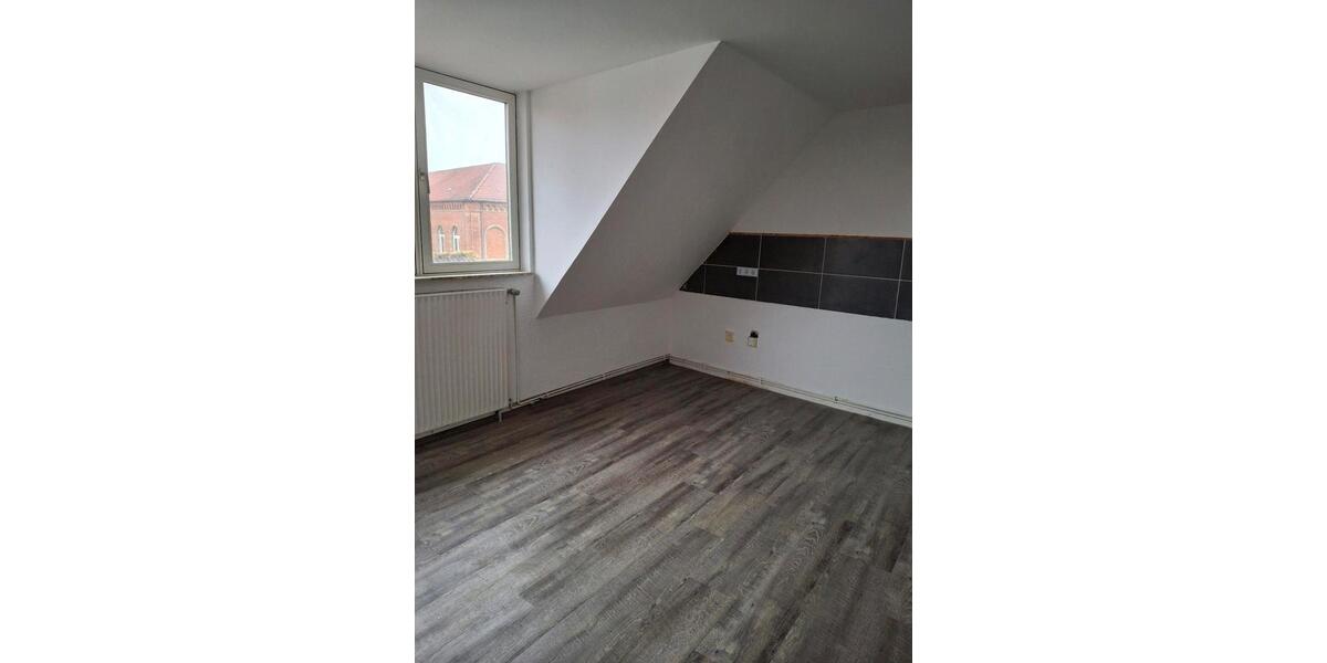 Dachgeschoßwohnung Cremlingen - 2 Zimmer, 75 m&sup2;, 350&euro; | Angebot:24942233