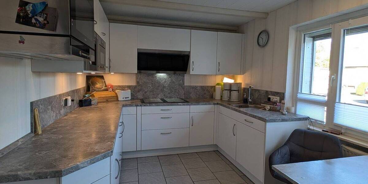 Geräumiges Zweifamilienhaus in ruhiger Ortsrandlage 7 zimmer