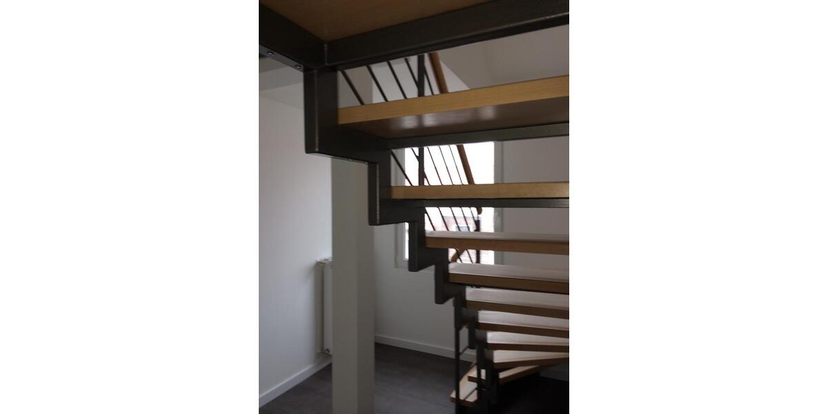 Helle 2,5Zi DG-Whg mit Blick über den Dächern der Stadt v. Privat 2.5 zimmer