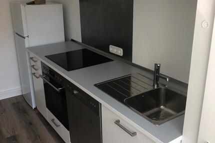 Sonnige 2-Zi.-Whg. renoviert 2023, EBK, Südbalkon, zentral, Wanne