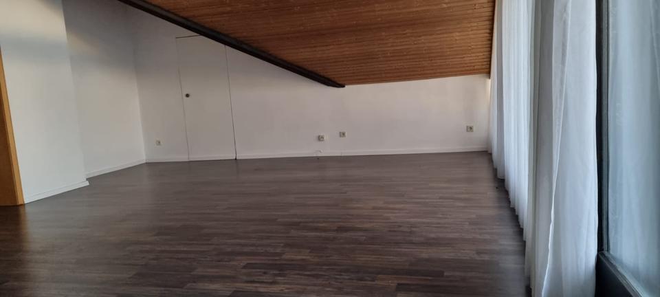 Dachgeschoßwohnung Wendeburg - 3 Zimmer, 120 m&sup2;, 870&euro; | Angebot:26072657