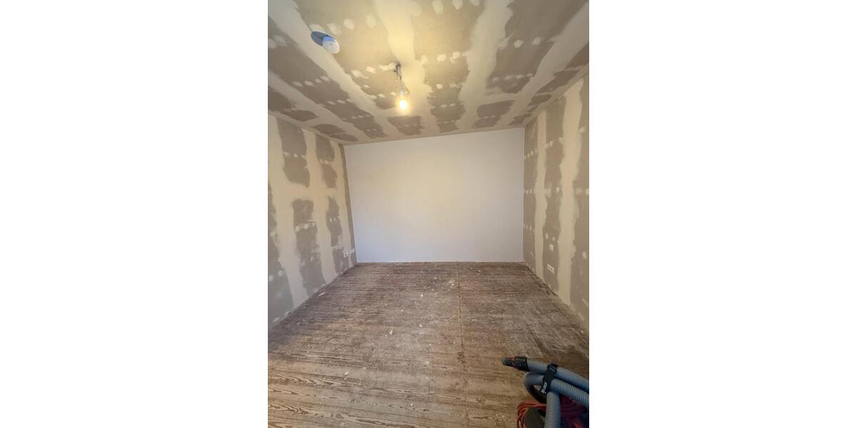 EG Wohnung mit großem Garten in Zwei-Parteien Haus 2.5 zimmer