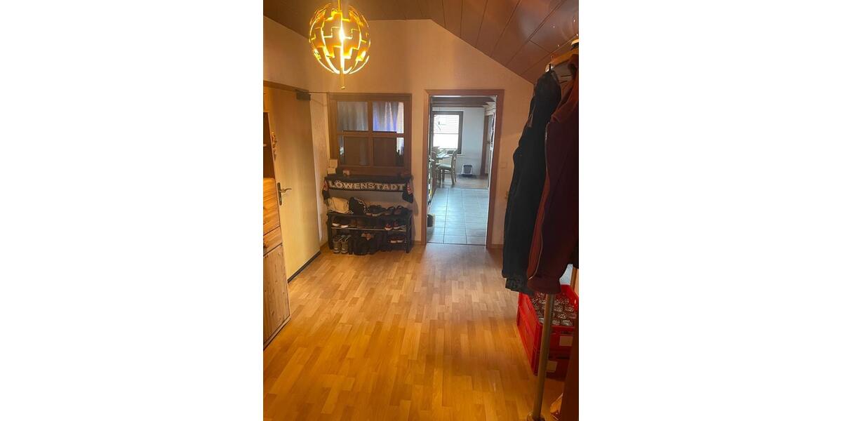 Geräumige Drei Zimmerwohnung im DG 3 zimmer