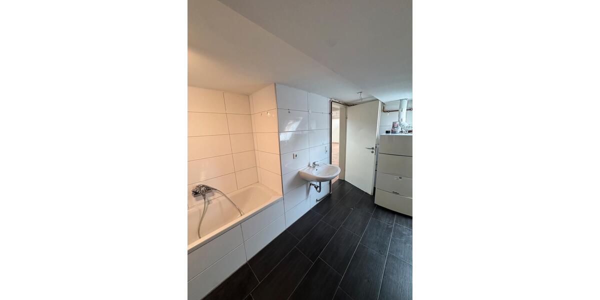 Dachgeschoßwohnung Salzgitter Ortschaft Ost - 2.5 Zimmer, 70 m&sup2;, 600&euro; | Angebot:26419487