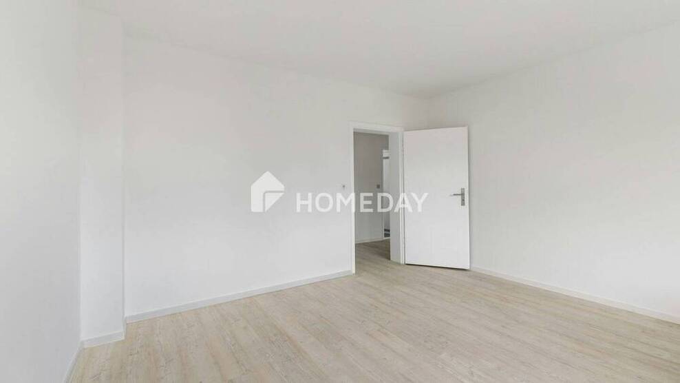 Neu sanierte 3-Zimmer-Wohnung mit überdachtem Balkon in ruhiger Lage